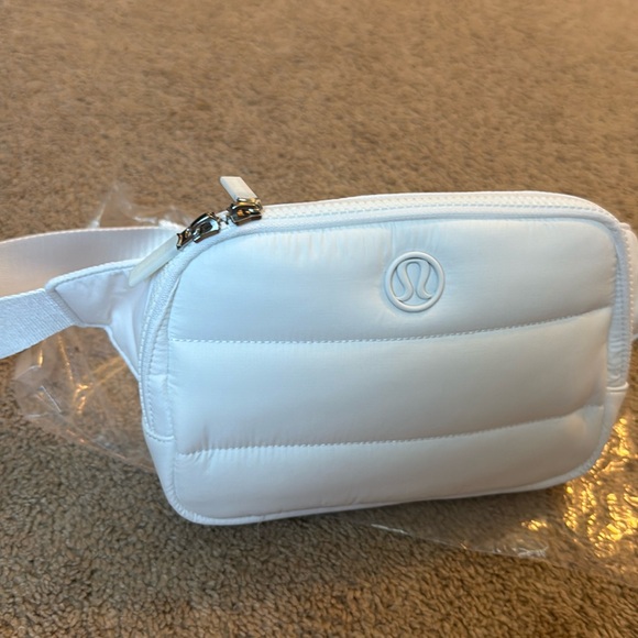 Lululemon - Picture 3 of 17